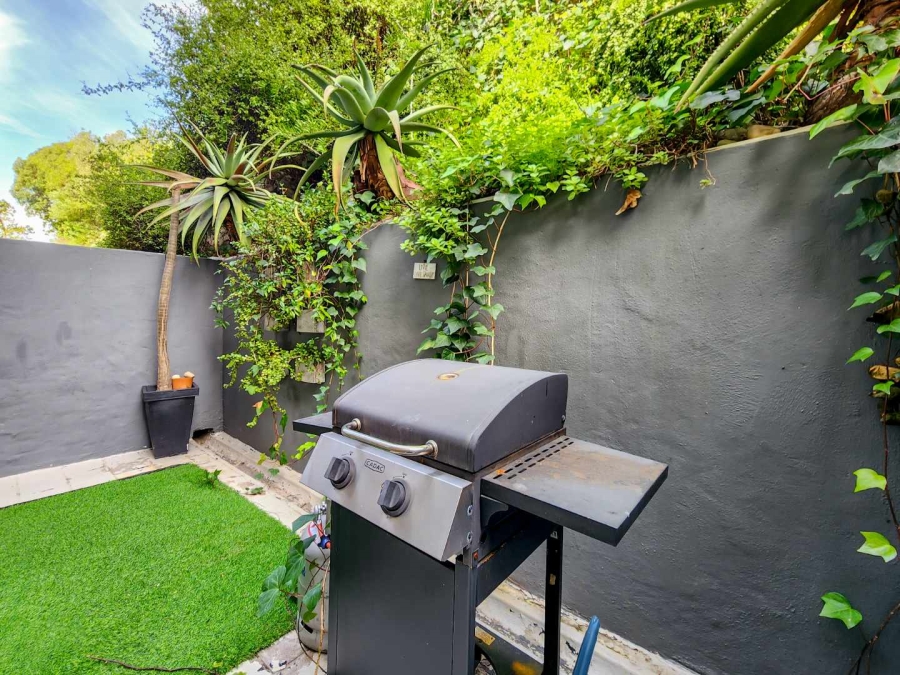 To Let 2 Bedroom Property for Rent in Green Point Western Cape